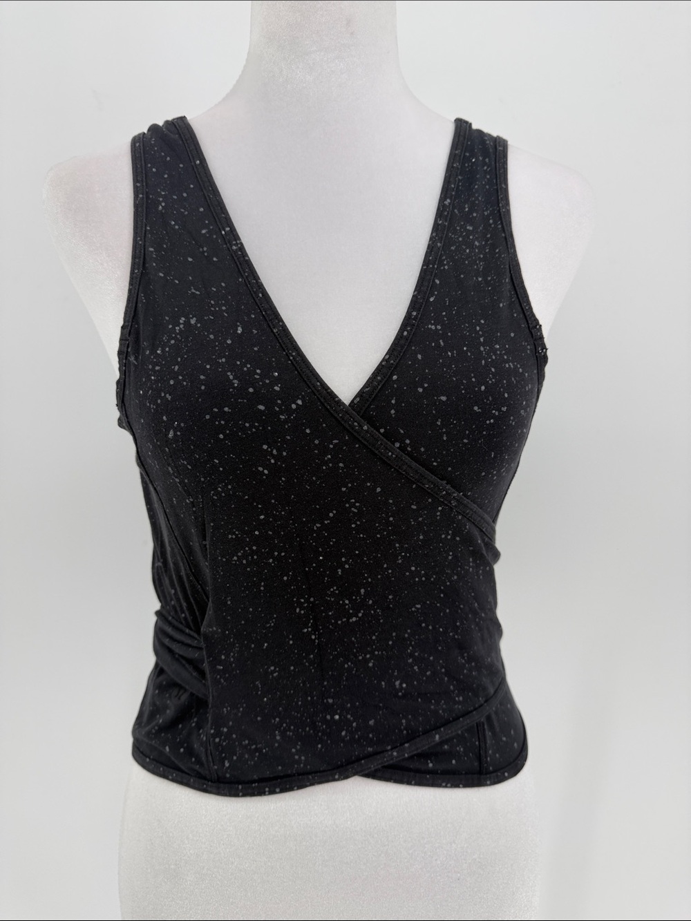 Lululemon It’s A Tie Wrap Cropped Tank Black Speckle Size 6 Yoga Top